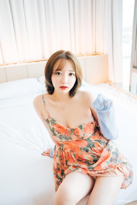 Son Ye-Eun - Lover in Hotel